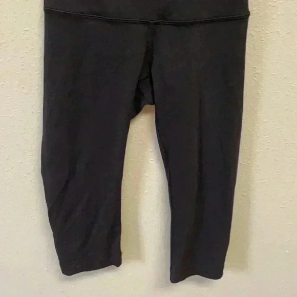 LULULEMON Women’s Capri Leggings - Picture 5 of 9